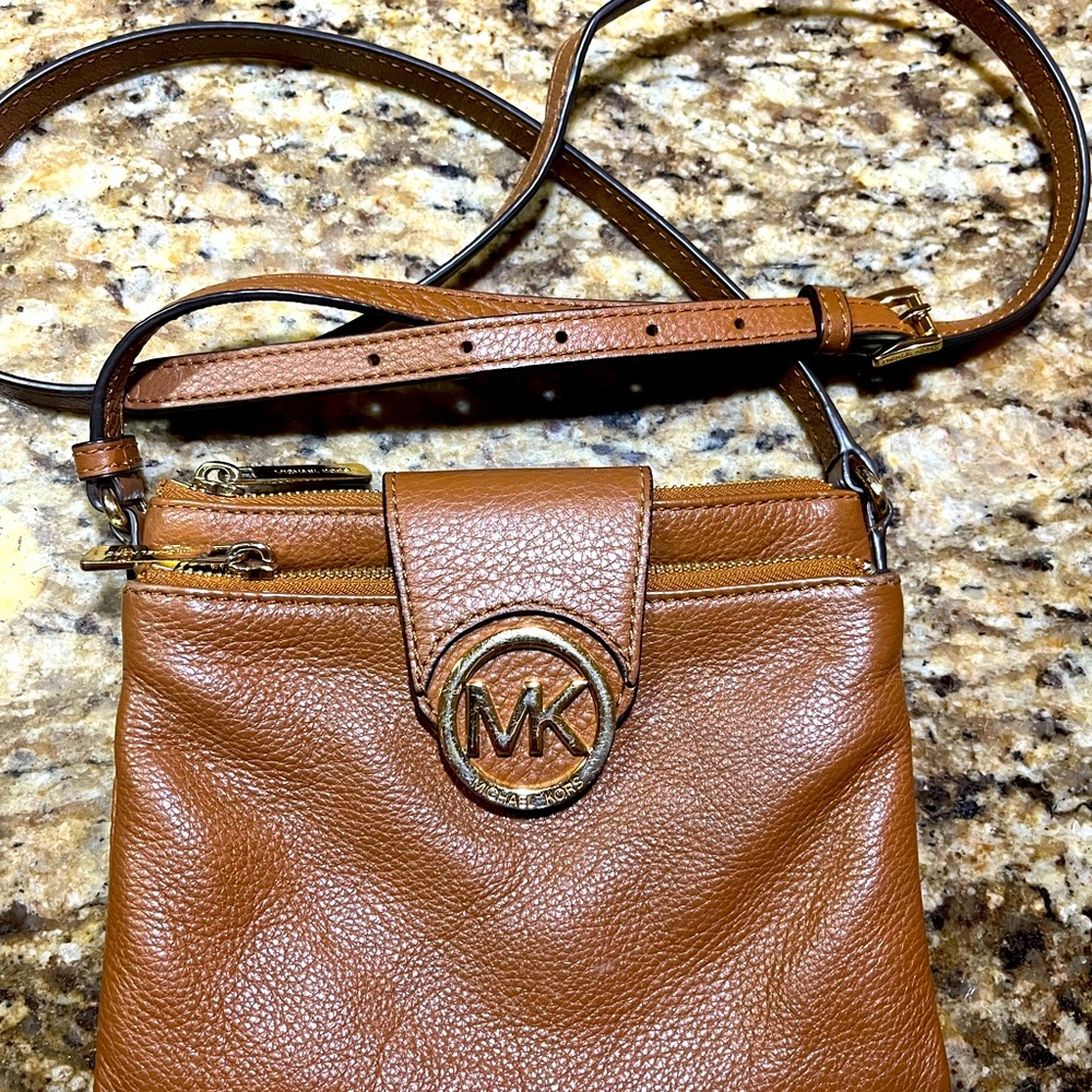 MK - Michael KORS, Leather Crossbody Shoulder bag double zipper pockets. Lt. Brn